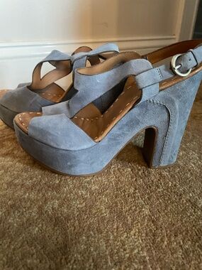 Vince Camuto Periwinkle Suede Platform Block Heels